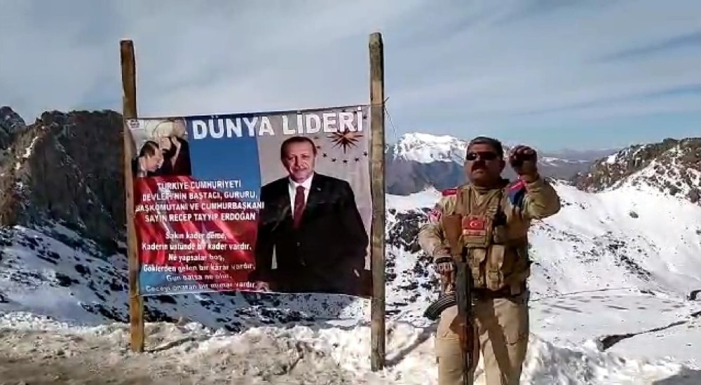 PKK terör örgütünden kurtarılan bölgeye Cumhurbaşkanı Erdoğan’ın posterini astı