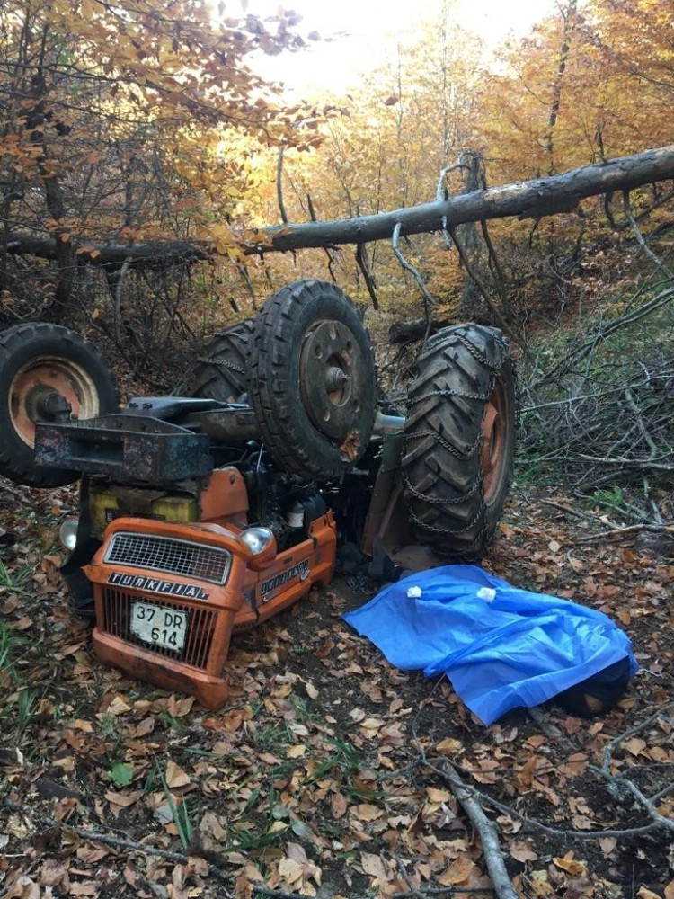 Odun taşıdığı sırada devrilen traktörün altında kalarak hayatını kaybetti
