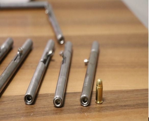 Denizli’de 50 adet kalem suikast silahı ele geçirildi