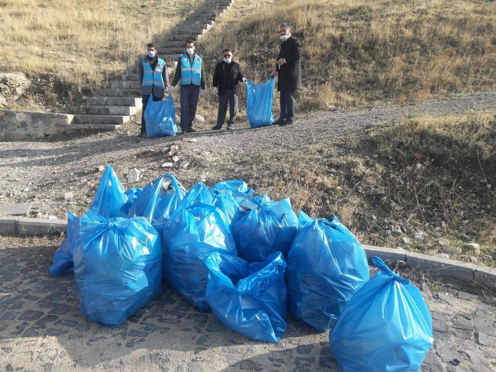 Elazığ’ın Palu ilçesinde çevre temizliği Elazığ Haberleri