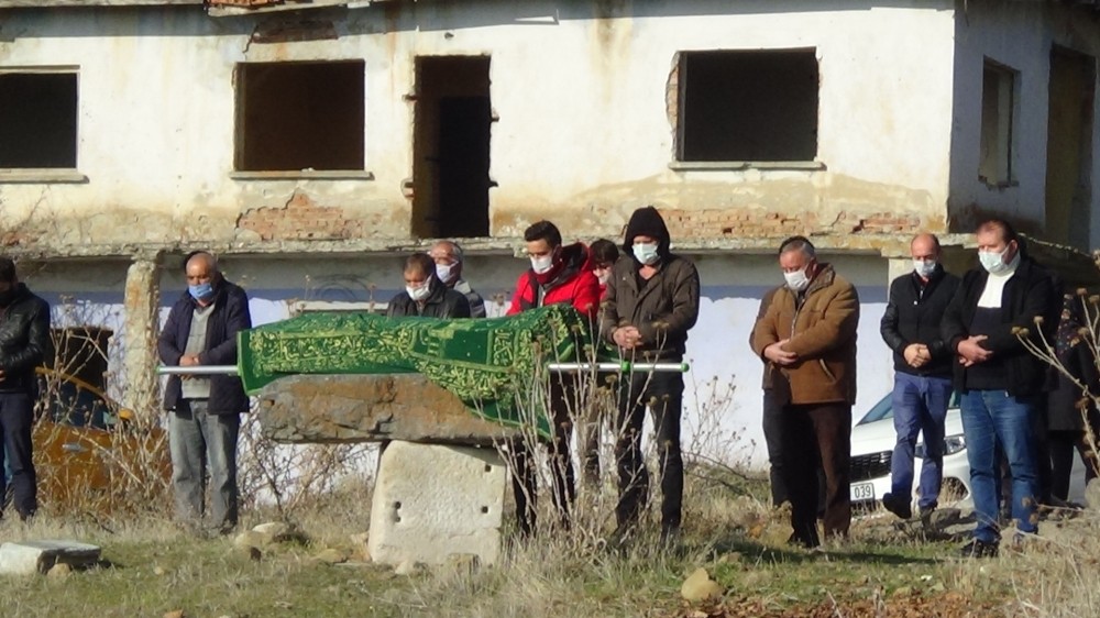 Polisi şehit eden katil zanlısı Muhammet Karataş, güvenlik önlemleri altında Isparta’da defnedildi