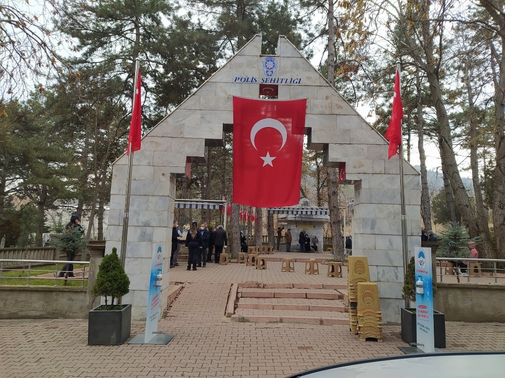 sehit polisler osman borkluoglu ve yasin ike dualarla yad edildi kayseri haberleri