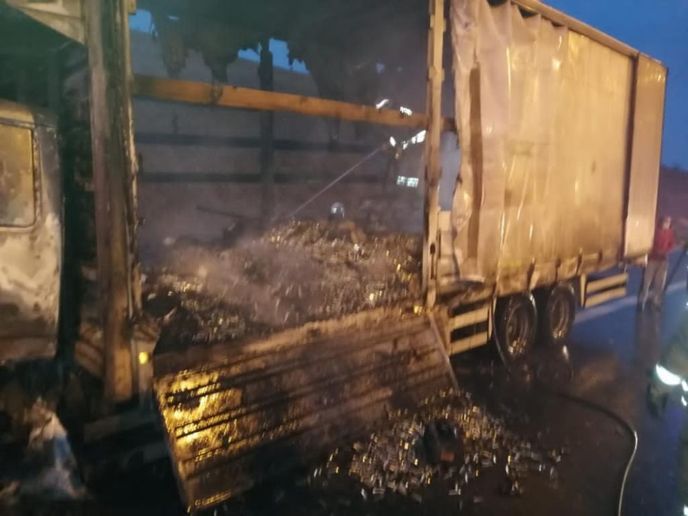 Kuzey Marmara Otoyolunda yanan kamyonet hurdaya döndü