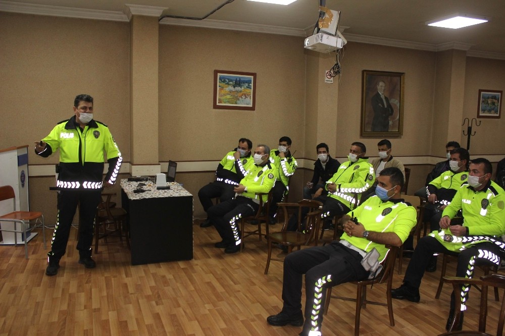 Manisa’da polise iletişim eğitimi