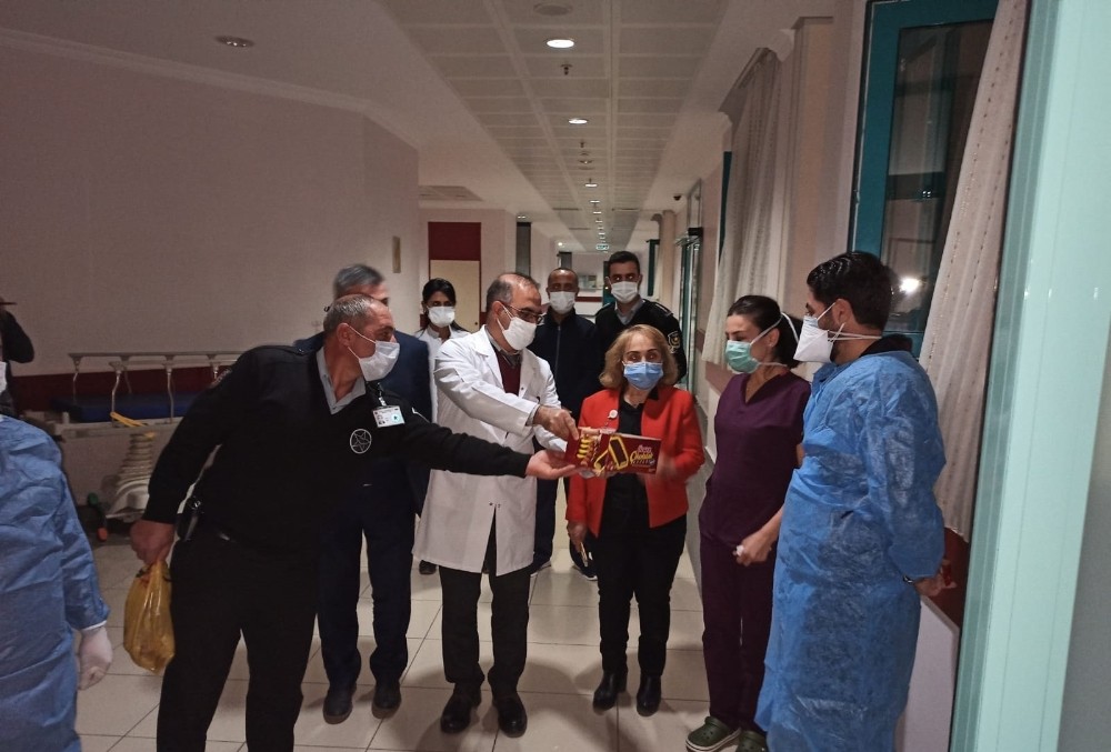 DÜ Hastanesi Başhekimi Akdağ’dan sağlık çalışanlarına yeni yıl ziyareti