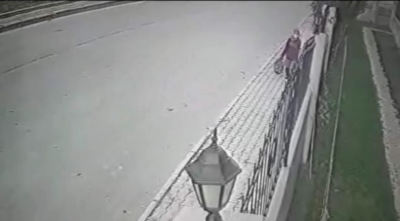 Isparta Da 11 Gundur Kayip Kadinin Son Goruntusu Guvenlik Kamerasina Yansidi Isparta Haberleri