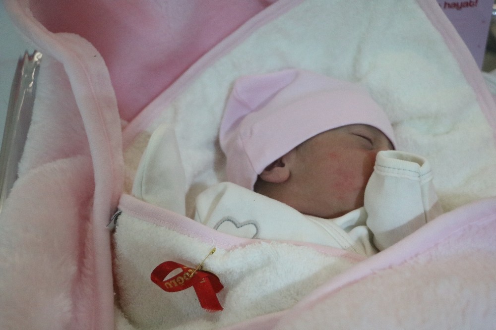 Sivas’ta yeni yılın ilk bebeği 00.02’de doğdu