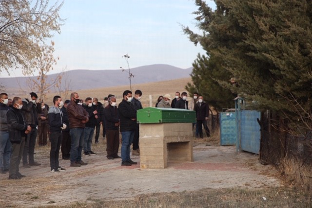Kırşehir’de vahşetin ardından cenazeler defnediliyor