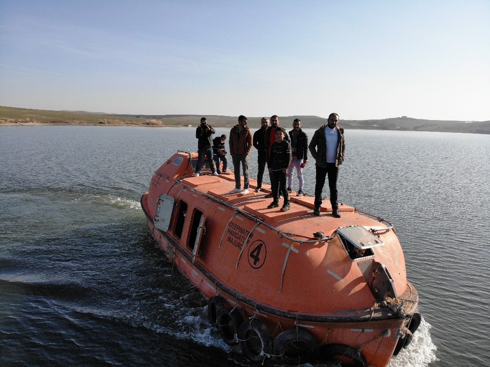Denizi olmayan Diyarbakır’da denizaltı ile ulaşımı sağlıyorlar