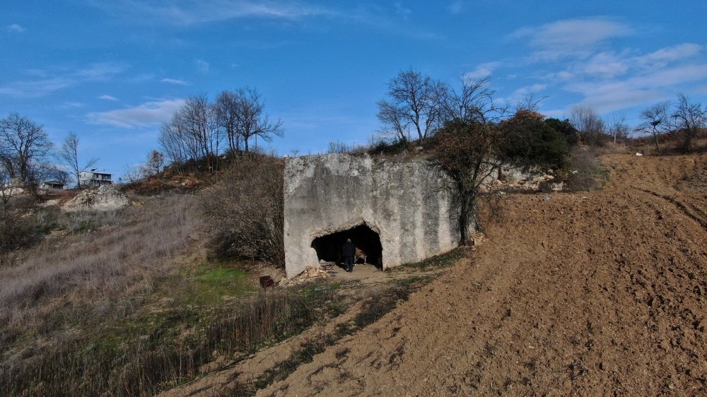 Özel Bursa’da 2 bin yıllık kaya mezarın, Romalı soylu bir bürokrat ve ailesine ait olduğu ortaya çıktı