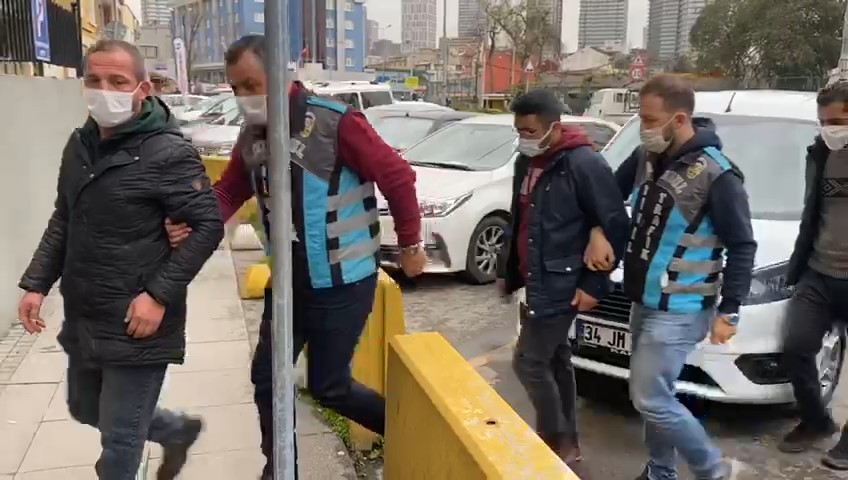 Kadıköy’de değnekçilik yapan 3 şahıs yakalandı