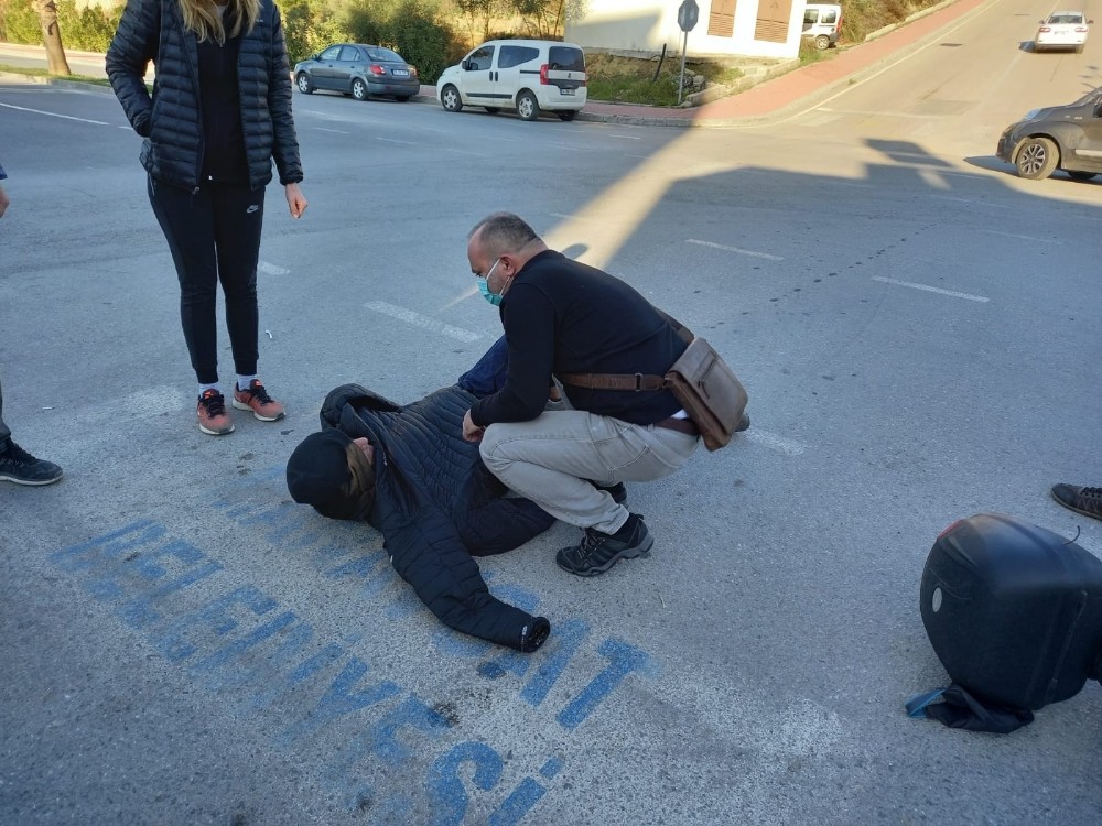 Motosiklet sürücüsünün yaralanmasına sebep oldu, aracından bile inmeden olay yerinden ayrıldı