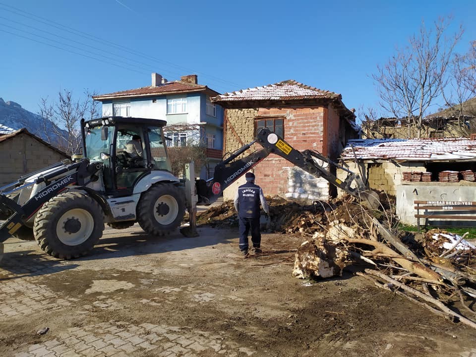 İnhisar’da metruk binalar yıkıldı