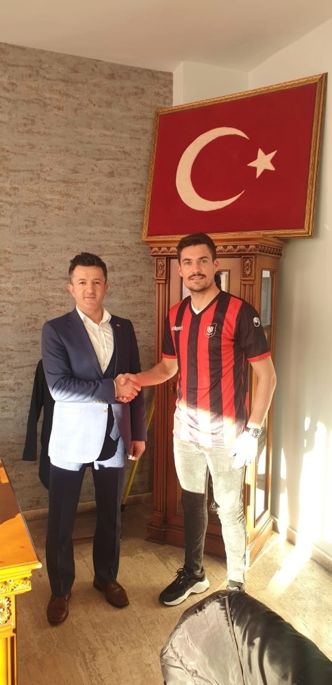 Uşakspor, Mert Çakar’ı renklerine bağladı