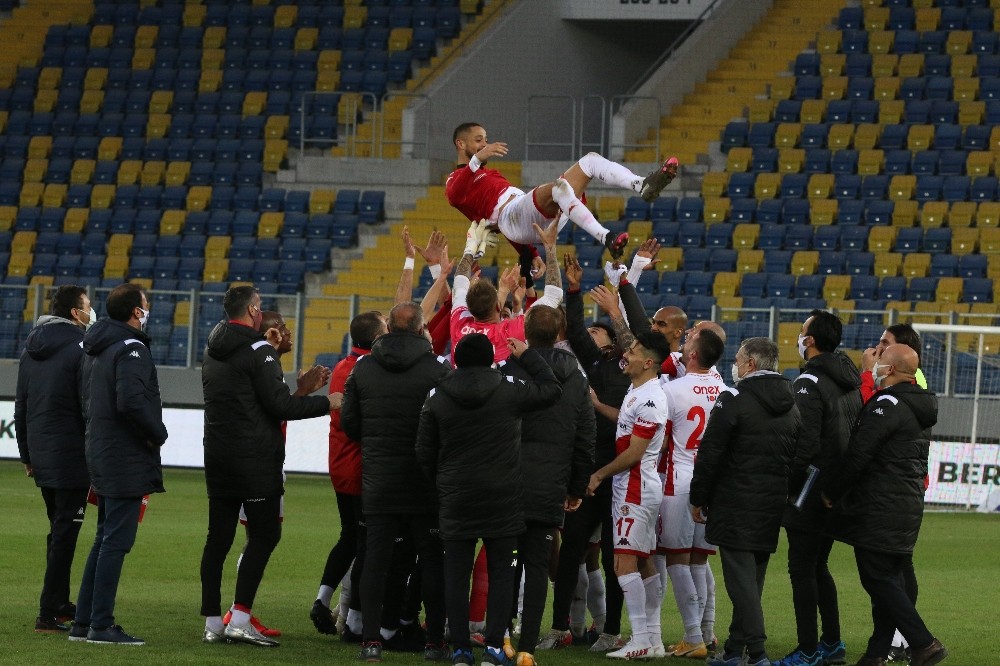 Antalyaspor’da Sidney Sam’dan 5 puanlık katkı