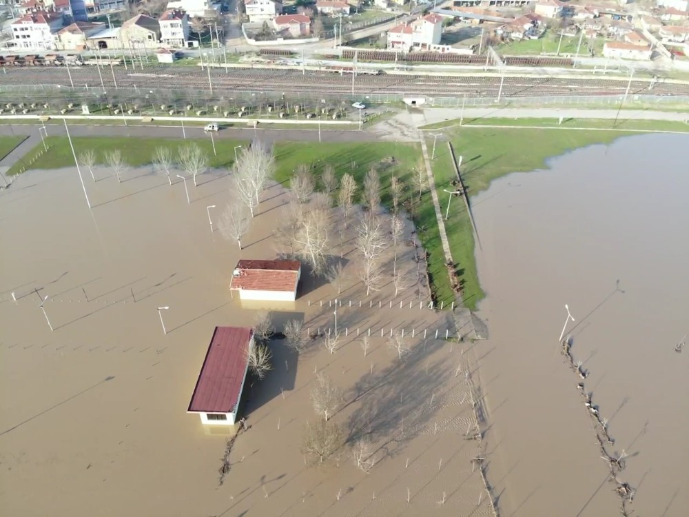 Ergene’de debi arttı: Tarım arazileri sular altında kaldı