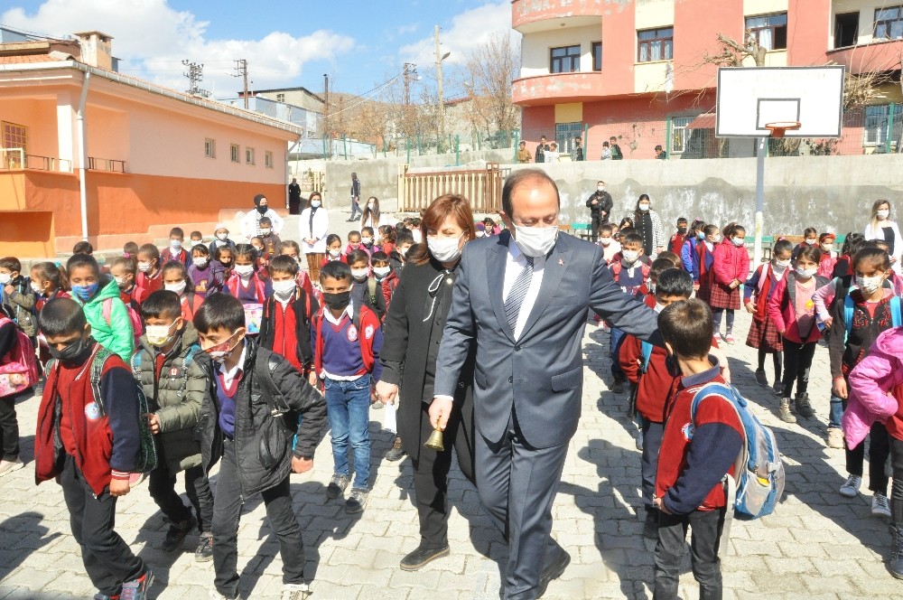 Şırnak’ta köy okullarında 47 bin öğrenci yüz yüze eğitime başladı