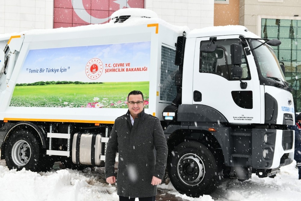 Bakanlıktan Mustafakemalpaşa’ya hibe çöp kamyonu