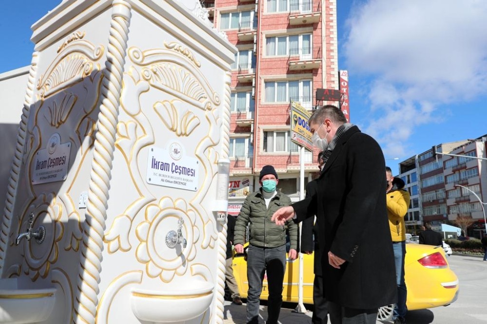 Burdur Belediyesi’nden gönülleri ısıtan proje: İkram çeşmesi