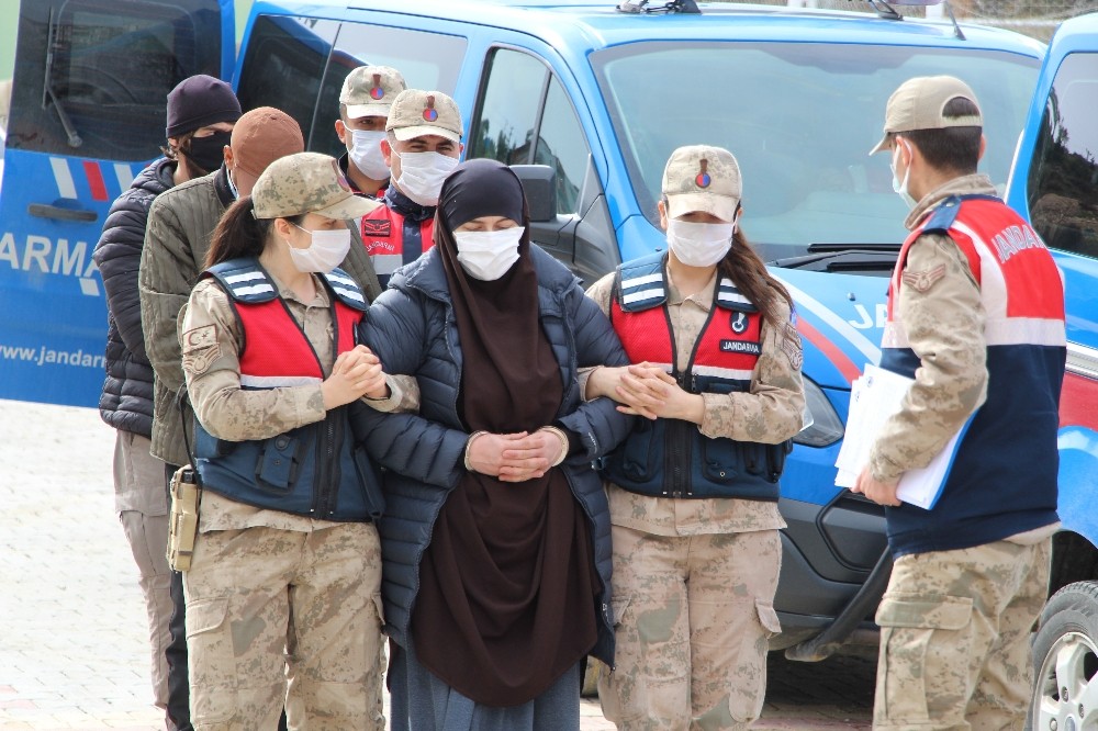 Rusya uyruklu DEAŞ’lı kadın sınırda yakalandı
