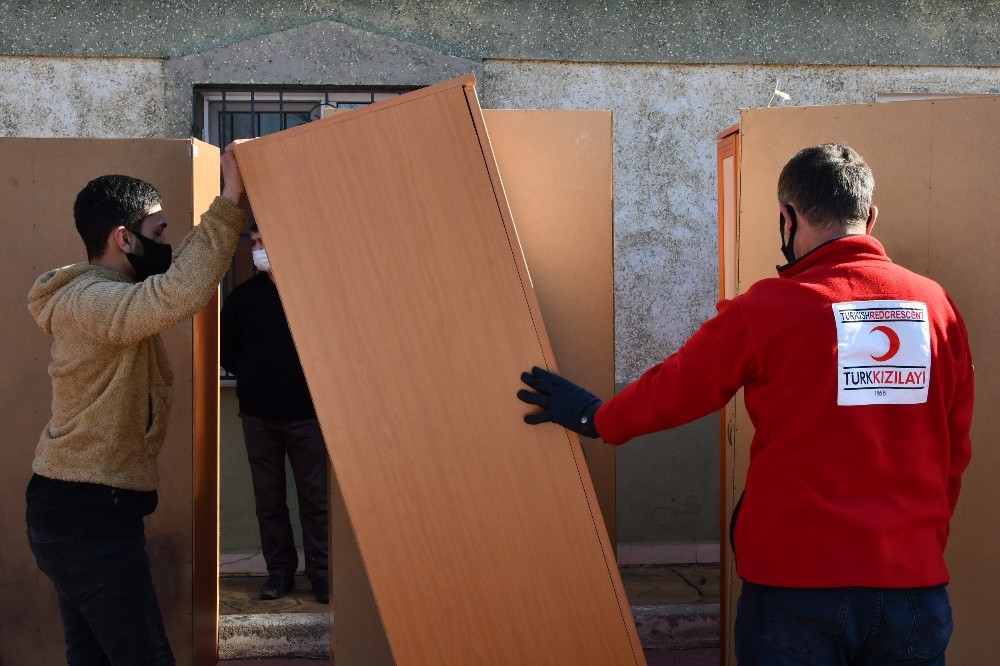 SAÜ yurtlarından Türk Kızılayı’na önemli bağış
