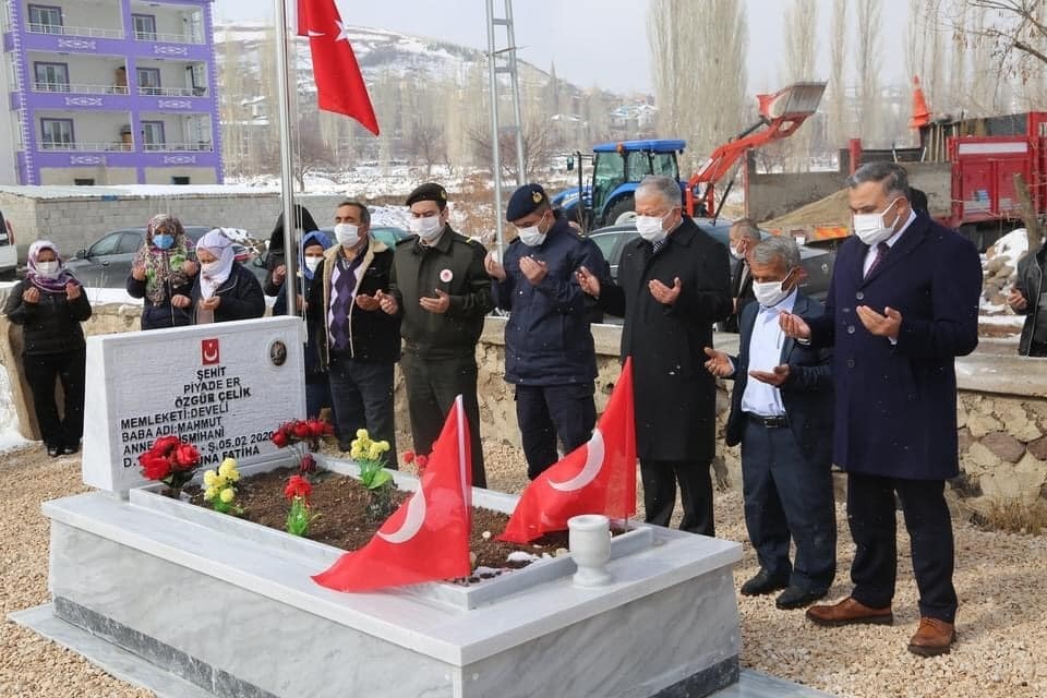 sehit ozgur celik ve sehit ali tasoz dualarla anildi kayseri haberleri