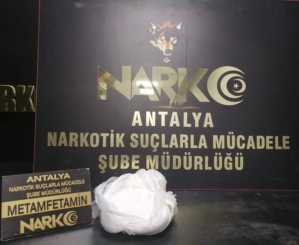 Antalya’ya otobüsle 1 kilo metamfetamin getiren şahıs tutuklandı