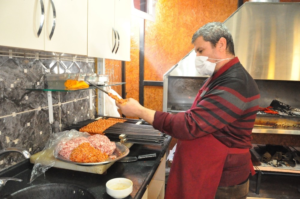 Mardin’de lokantalar ilk masa müşterilerini almaya başladı