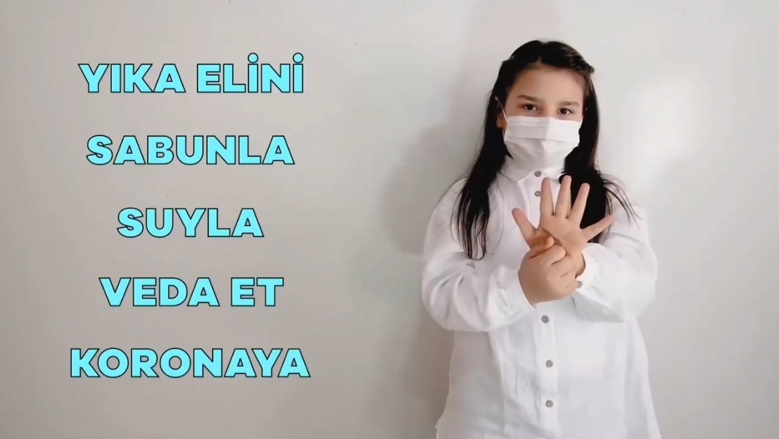 Minik öğrencilerden işaret diliyle pandemi eğitimi