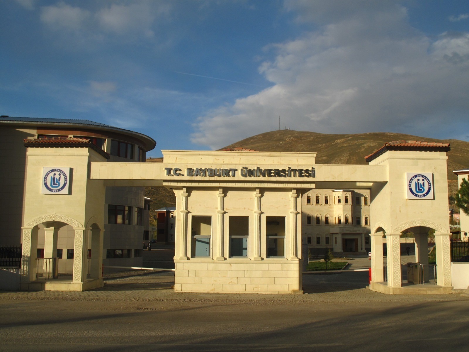 bayburt universitesi sehrin manevi ve tarihi degerlerinin isimlerini yasatmaya devam ediyor bayburt haberleri