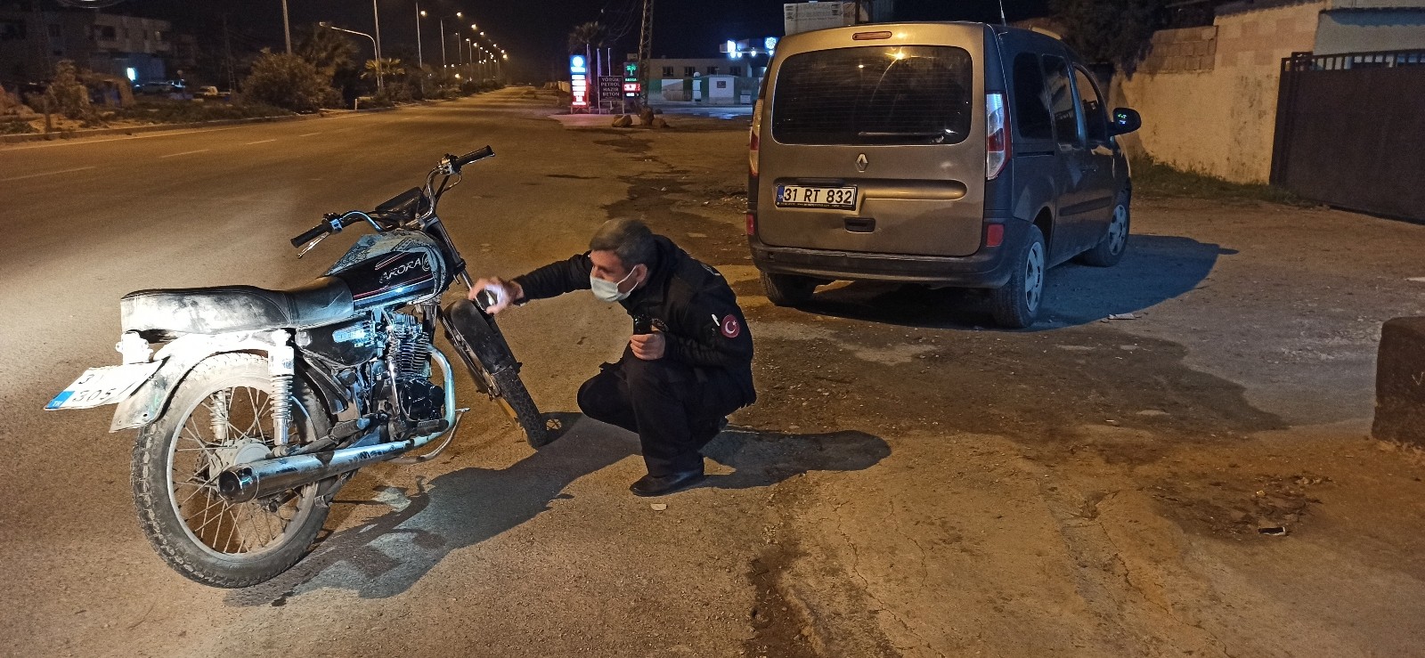Reyhanlı’da kısıtlama denetimine takılan motosiklet çalıntı çıktı