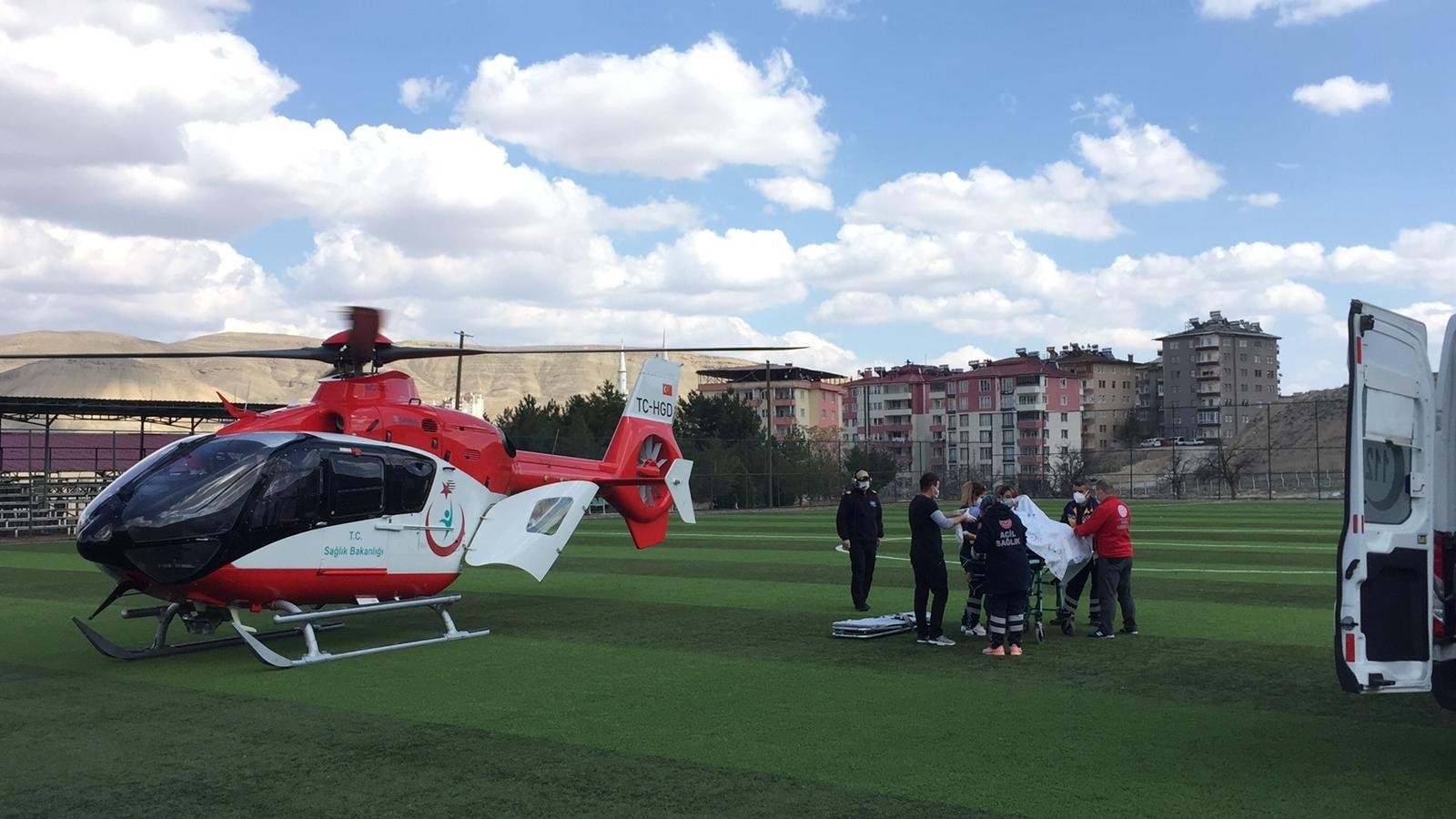 kazada agir yaralanan kisinin imdadina hava ambulansi yetisti malatya haberleri