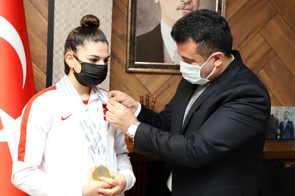Avrupa Şampiyonu Esra’ya Başkan Doğan’dan hediye