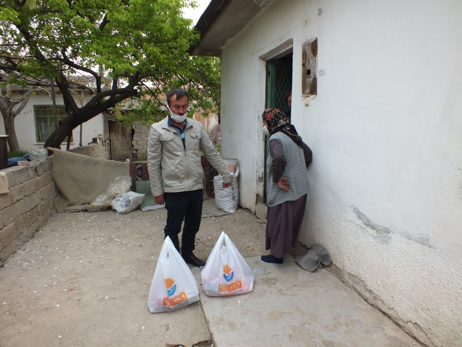 Dernek Başkanı Özel: Yardımlarımız 350 aileye ulaştırıldı