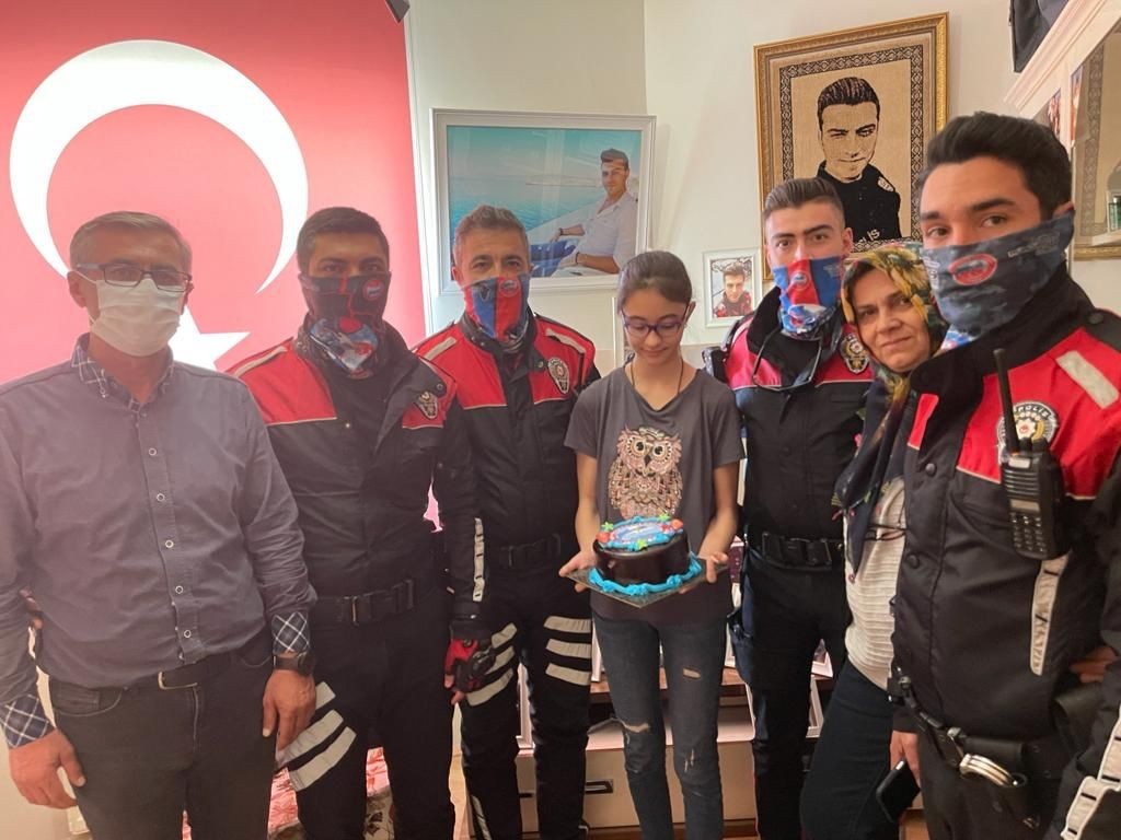 Kırşehir’de yunus polisinden doğum günü sürprizi