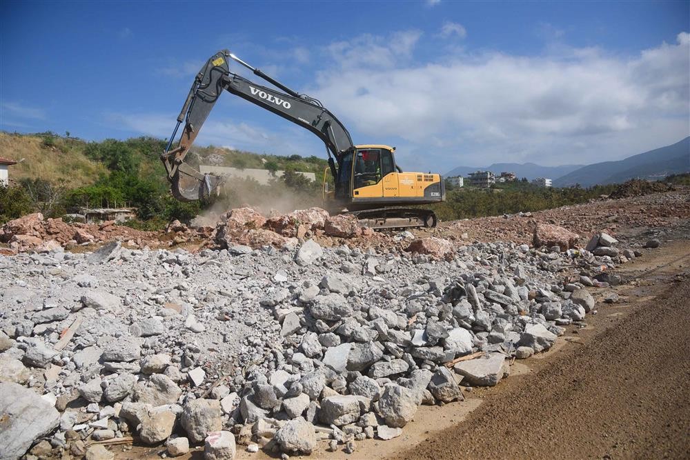 Alanya’nın Kestel Mahallesi’ndeki imar yollarında çalışmalar hızlandı