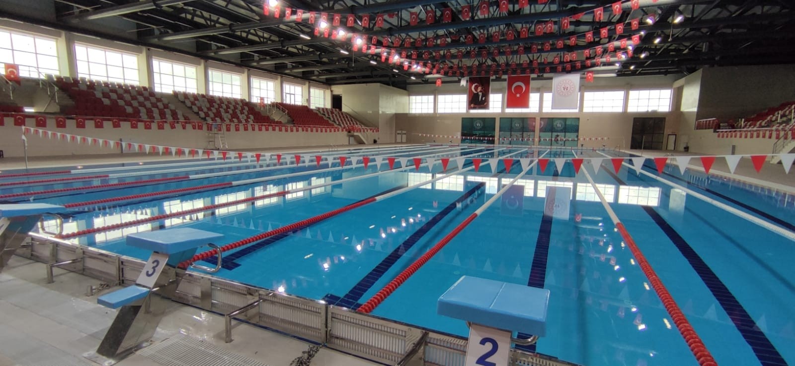 Olimpik kapalı yüzme havuzu hizmete girmek için gün sayıyor