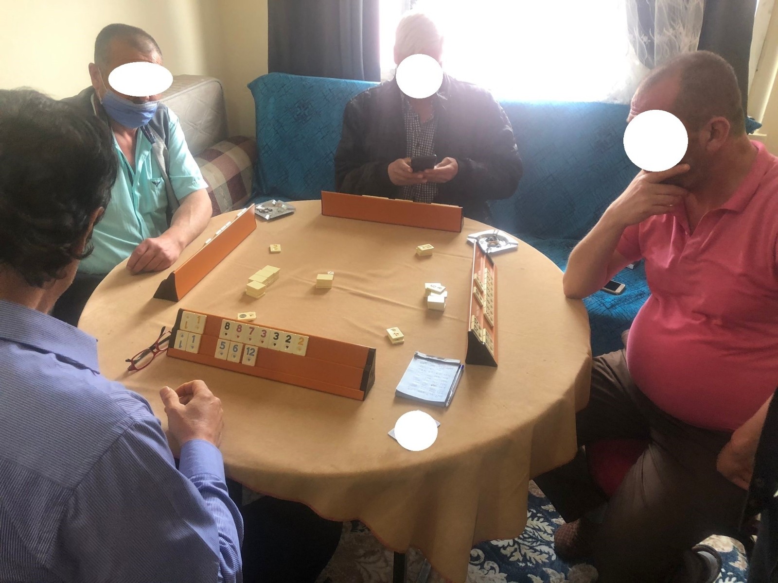 Ev görünümlü kumarhaneye polis baskını 12 gözaltı Afyonkarahisar