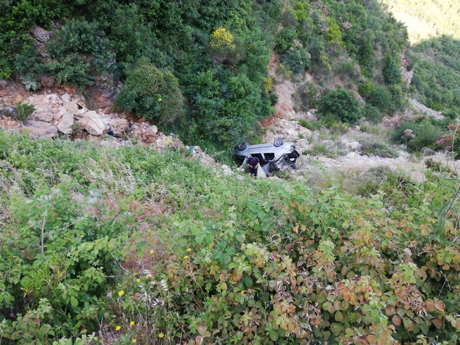 Hatay’da otomobil şarampole devrildi: 1 ölü, 4 yaralı