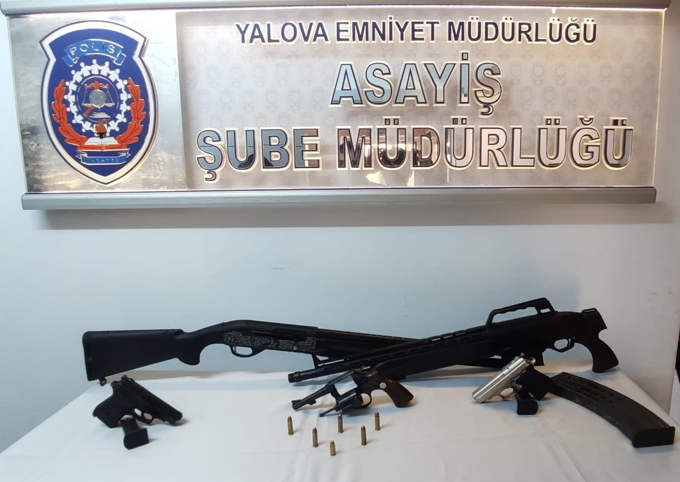 Silahla havaya ateş eden zanlılar yakalandı  Yalova Haberleri