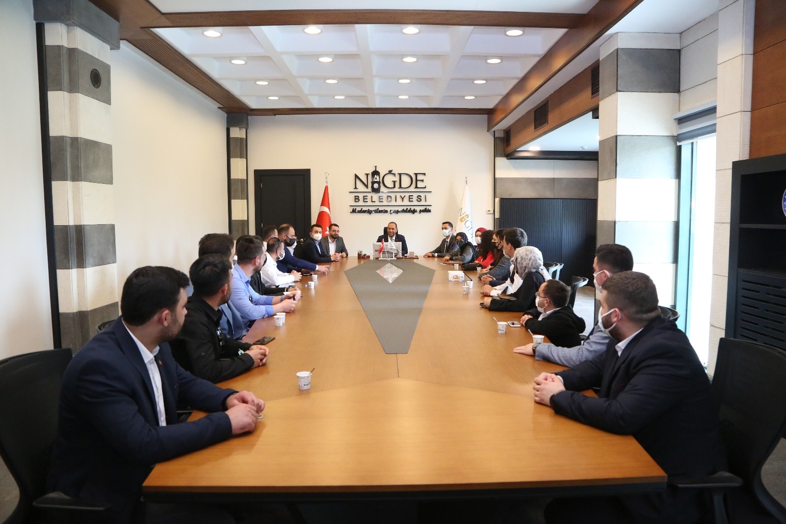 AK Gençler Niğde Belediye Başkanı Özdemir’i ziyaret etti