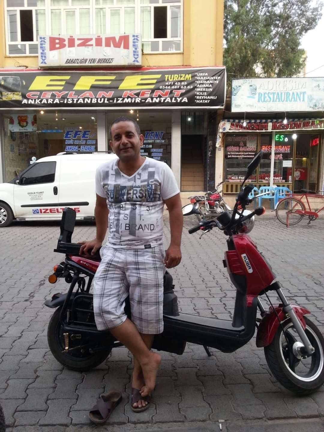 Refüje çarpan motosikletin sürücüsü öldü
