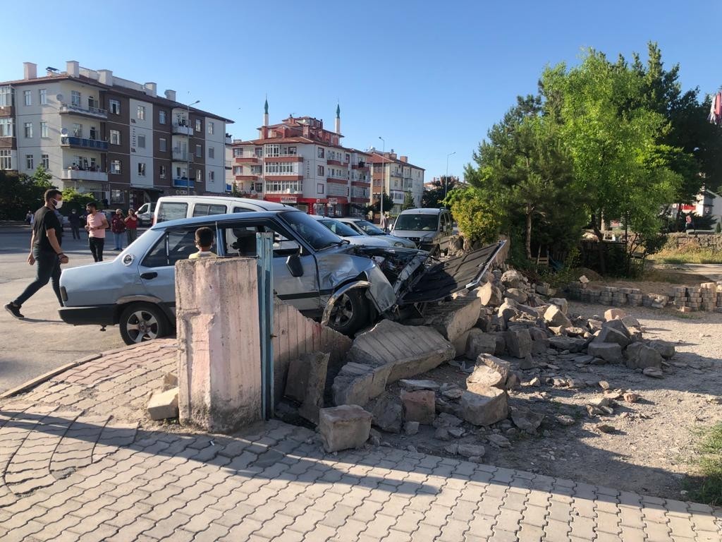 kazada yikilan duvarin altinda kalan 8 yasindaki cocuk yaralandi kayseri haberleri