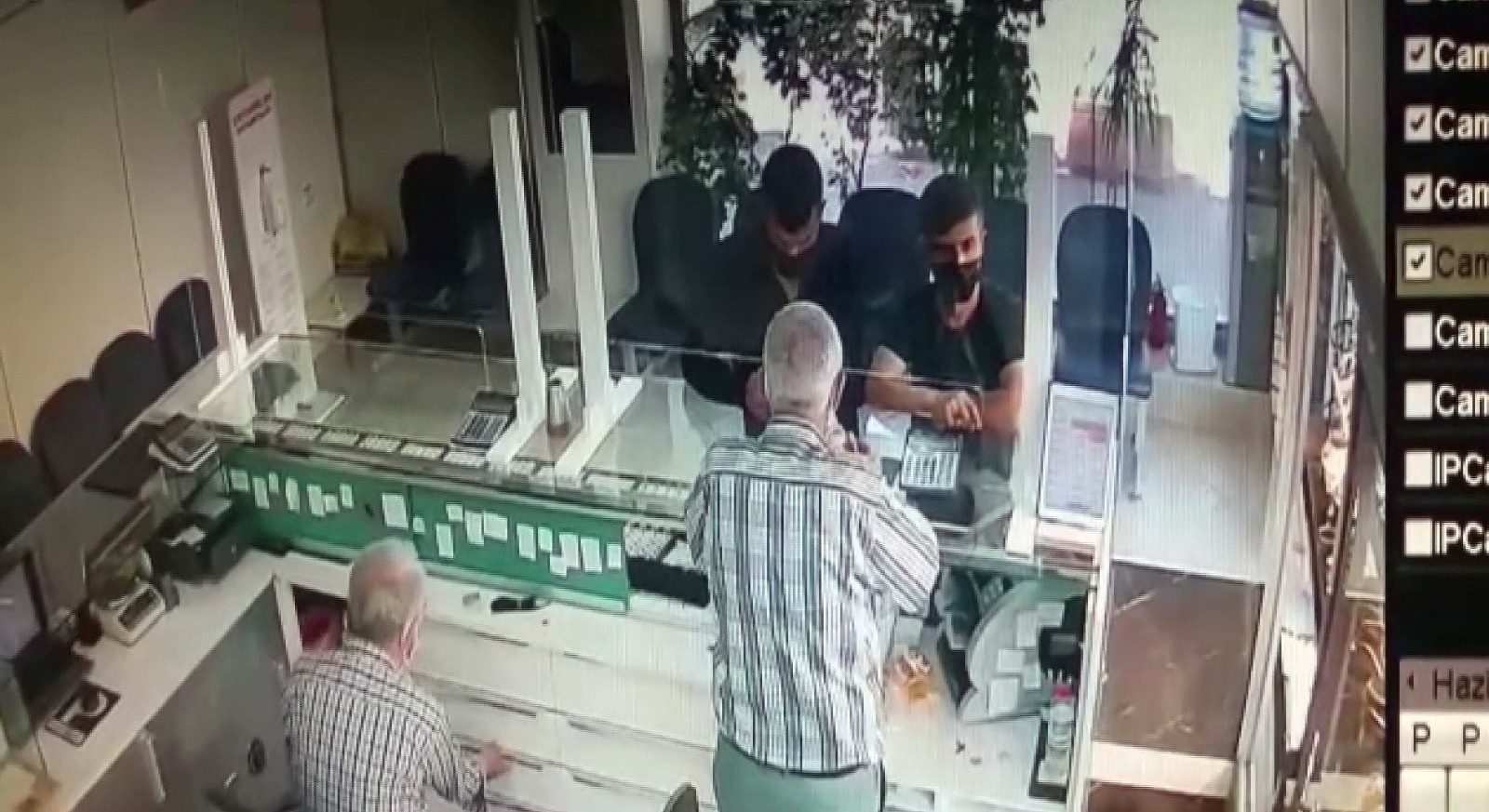 Yozgat’ta kuyumcu soygunu güvenlik kamerasına yansıdı