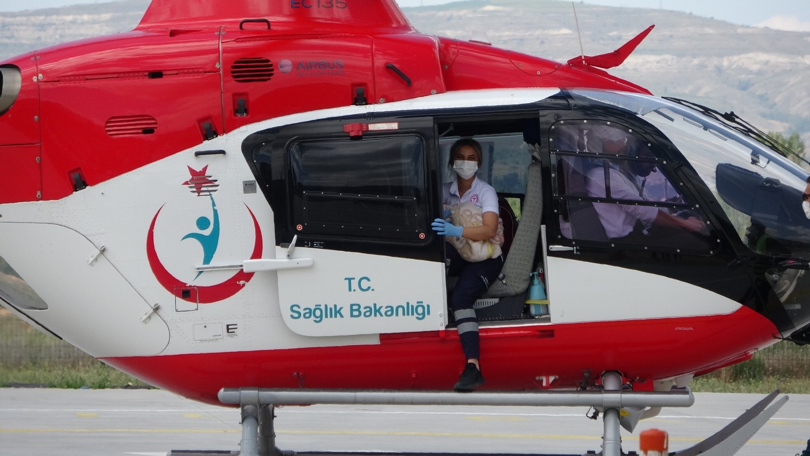 Ambulans helikopter 1 buçuk aylık bebek için havalandı Sivas Haberleri