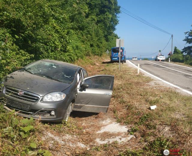 Yoldan çıkan otomobil şarampolde devrildi: 1 yaralı