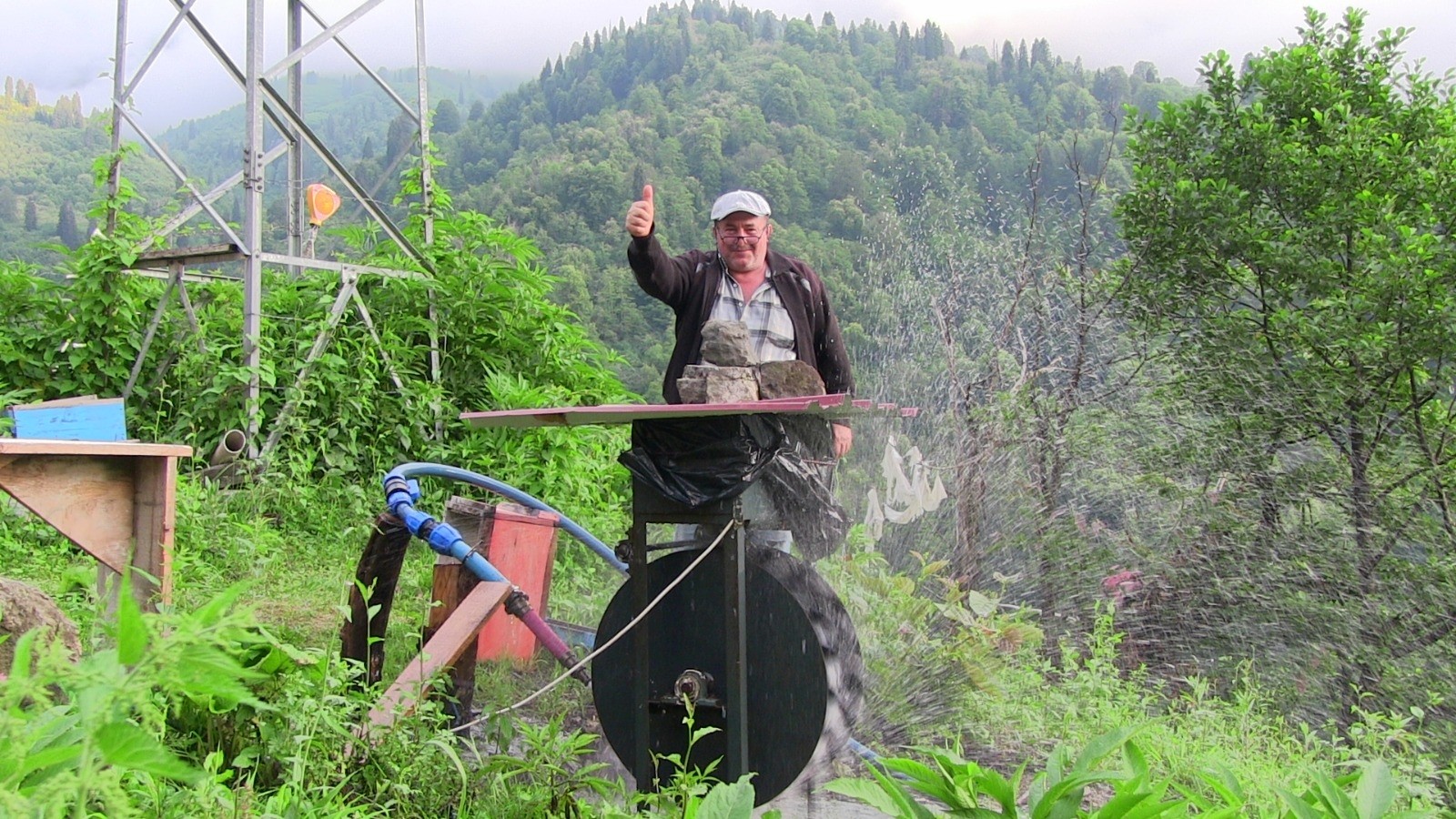 Bal evi için kendi ürettiği elektriği kullanıyor Artvin Haberleri