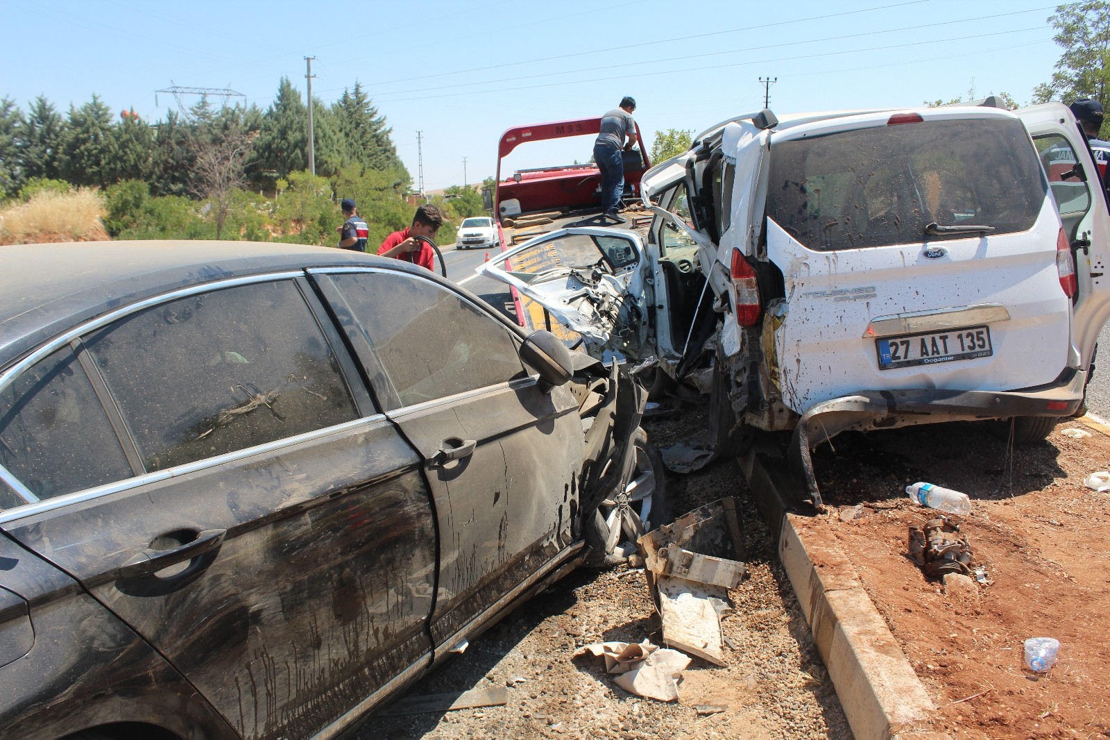Gaziantep’te iki araç kafa kafaya çarpıştı: 2’si ağır 7 yaralı