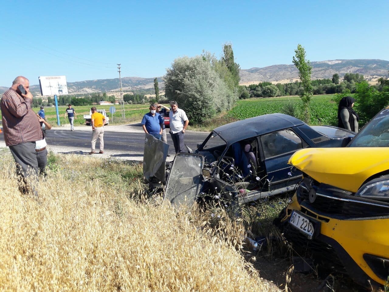 Tokat’ta ticari araçla otomobil çarpıştı: 4 yaralı