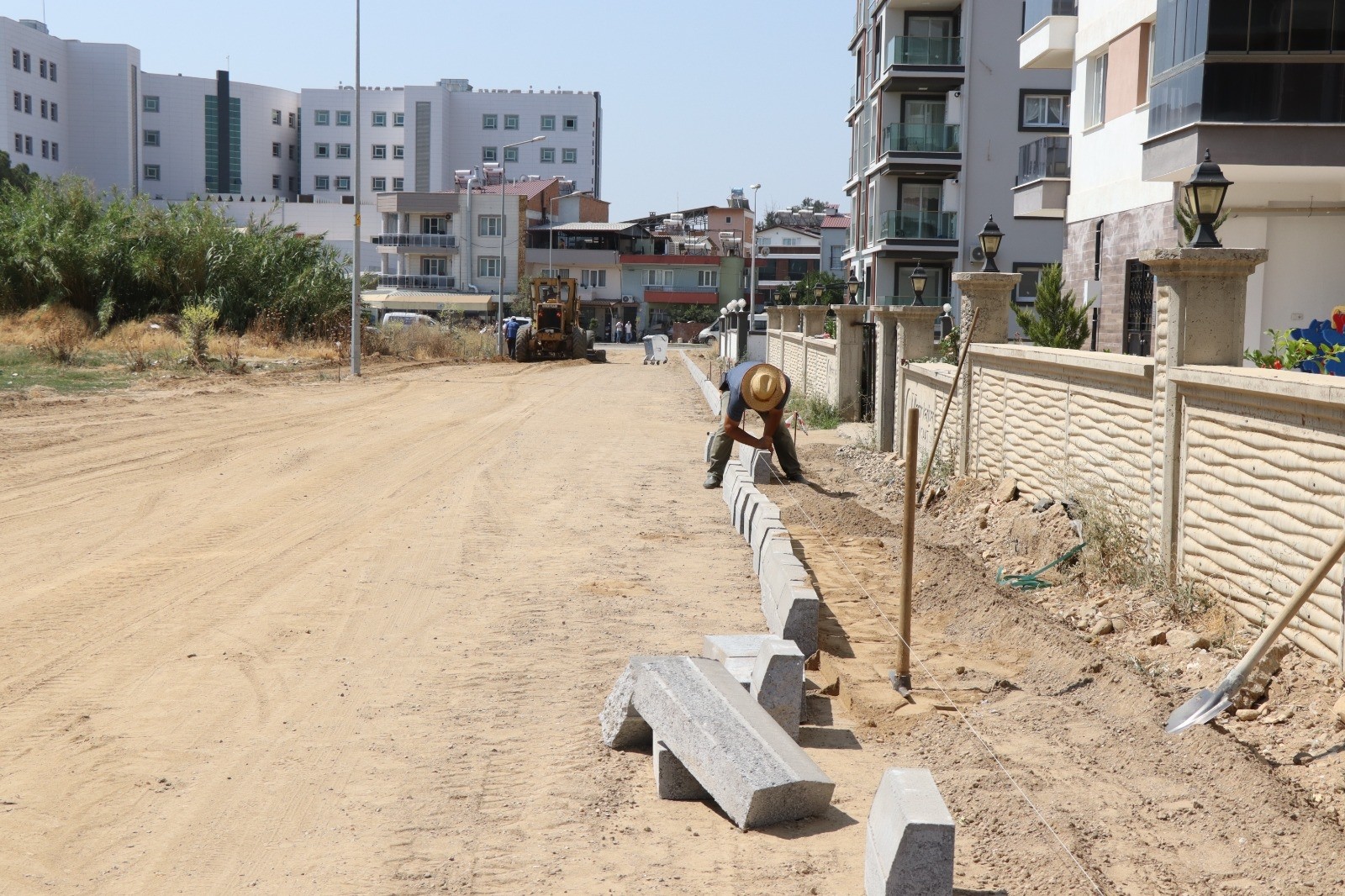 Yeşil Mahalle’de yol açma çalışmaları sürüyor